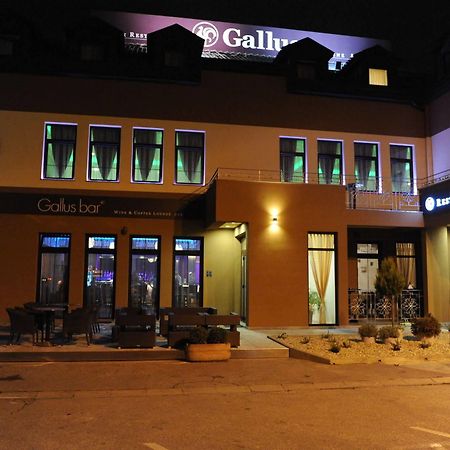 Hotel Gallus Сесвете Екстериор снимка