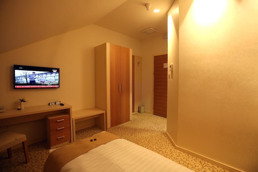 Hotel Gallus Сесвете Екстериор снимка