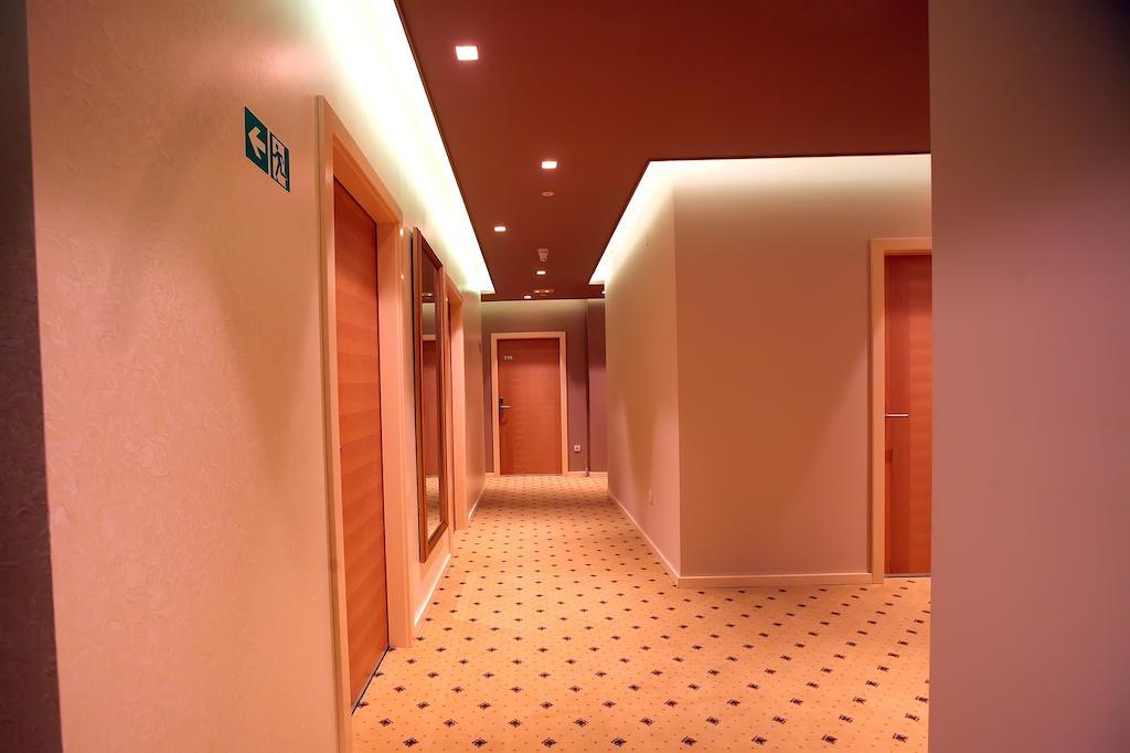 Hotel Gallus Сесвете Екстериор снимка