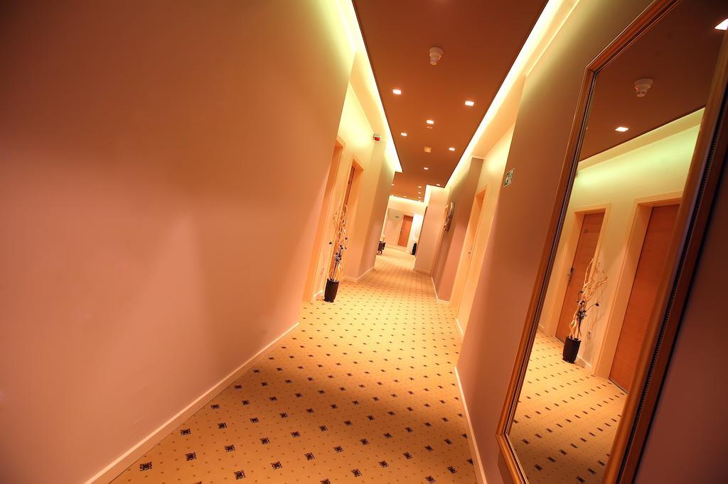 Hotel Gallus Сесвете Екстериор снимка