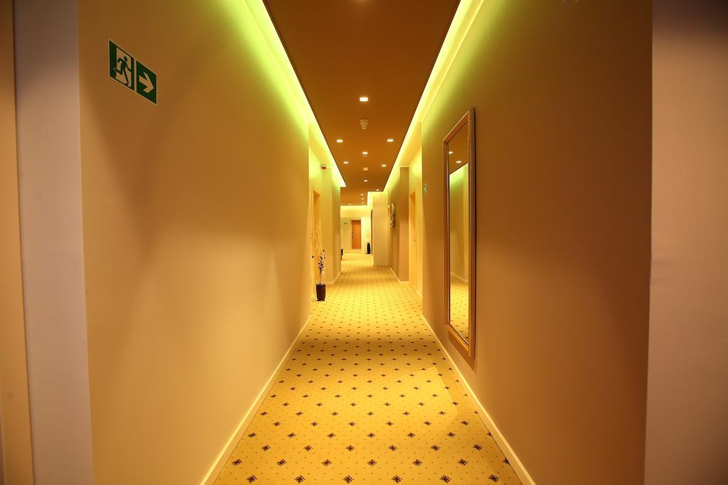 Hotel Gallus Сесвете Екстериор снимка