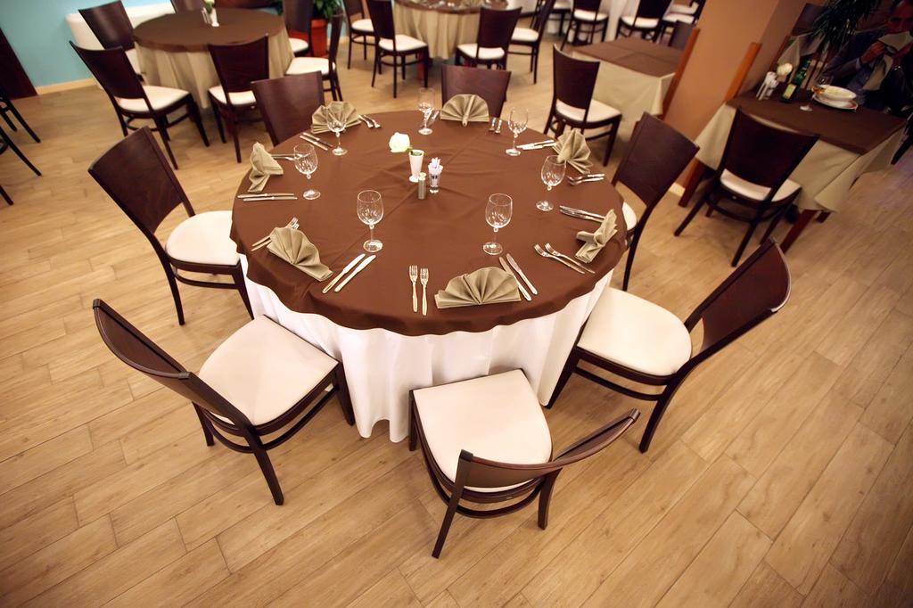 Hotel Gallus Сесвете Екстериор снимка