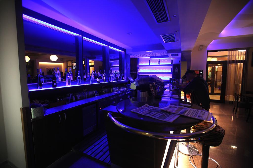 Hotel Gallus Сесвете Екстериор снимка