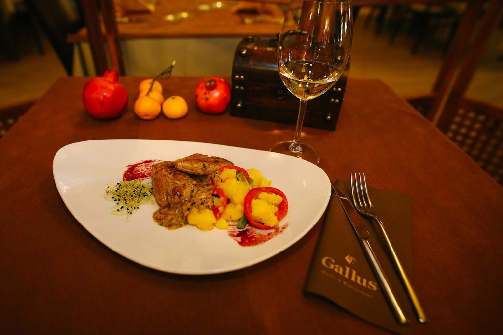 Hotel Gallus Сесвете Екстериор снимка