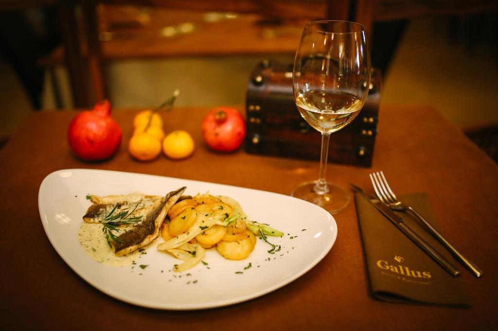 Hotel Gallus Сесвете Екстериор снимка