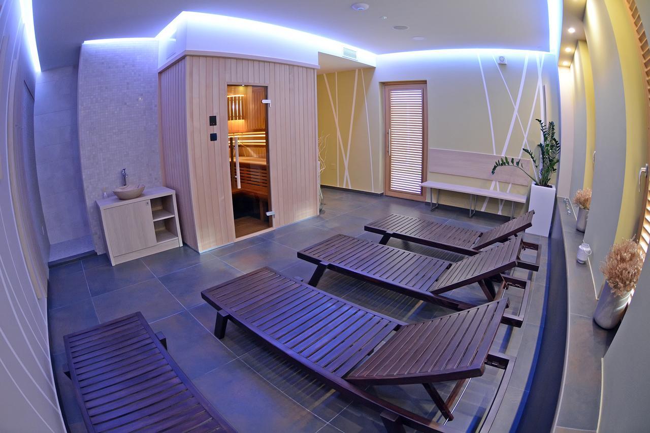 Hotel Gallus Сесвете Екстериор снимка