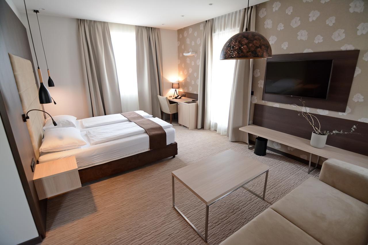 Hotel Gallus Сесвете Екстериор снимка