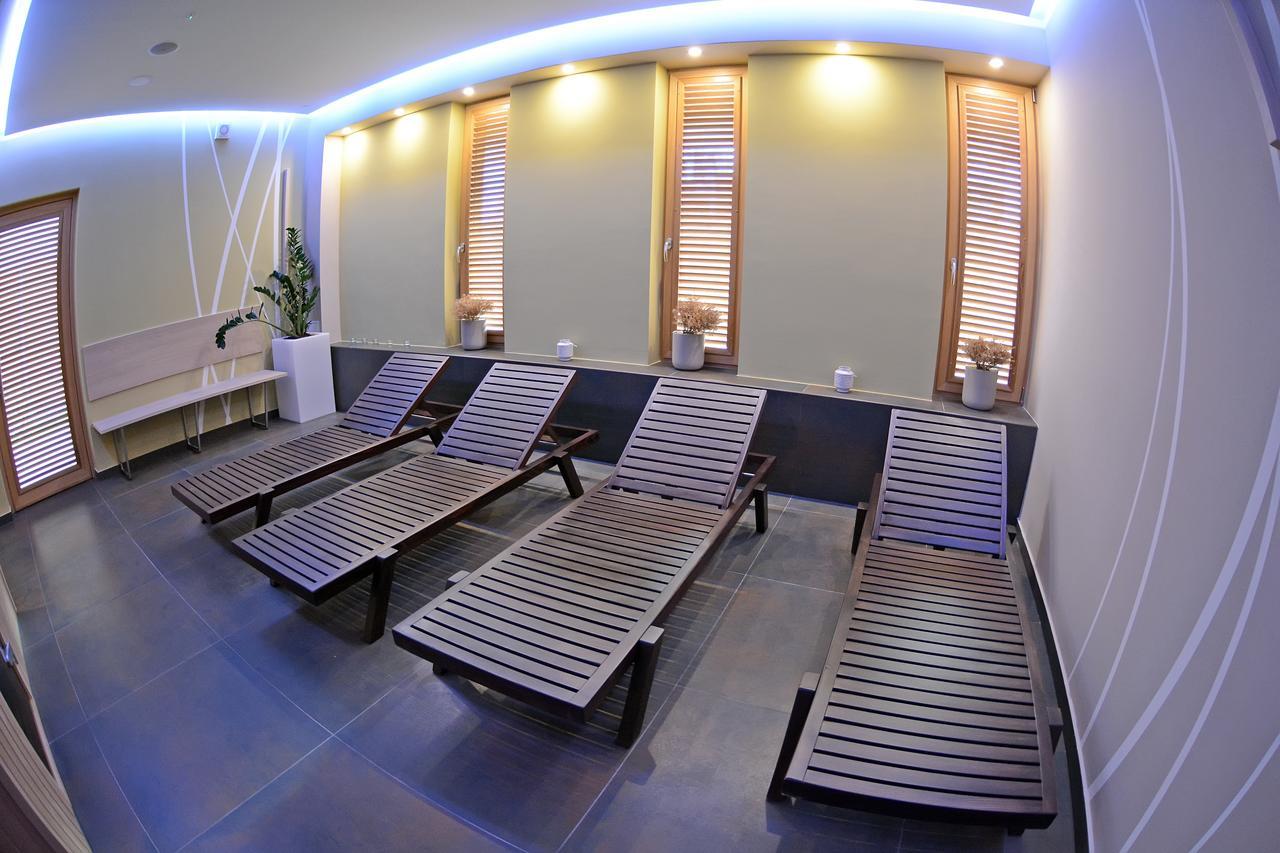 Hotel Gallus Сесвете Екстериор снимка