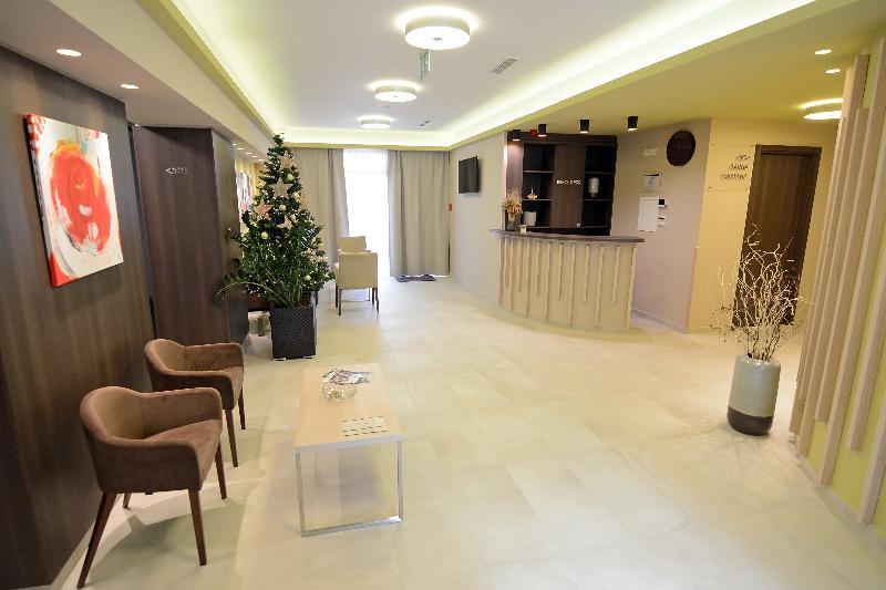 Hotel Gallus Сесвете Екстериор снимка