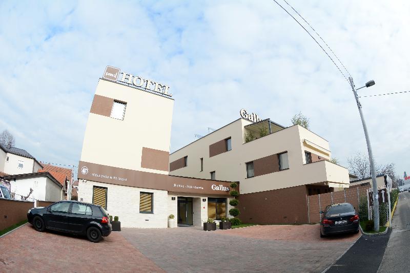 Hotel Gallus Сесвете Екстериор снимка