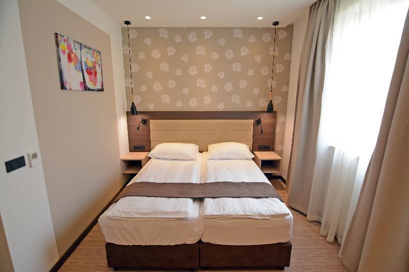 Hotel Gallus Сесвете Екстериор снимка