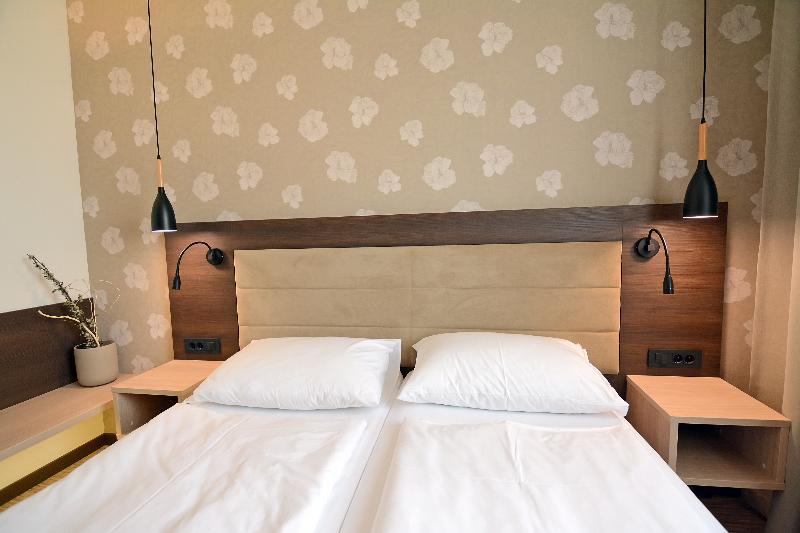 Hotel Gallus Сесвете Екстериор снимка