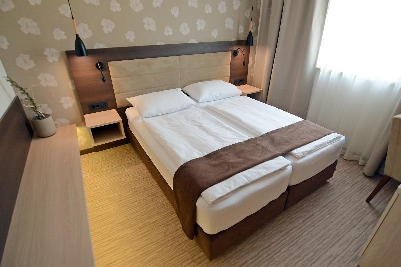 Hotel Gallus Сесвете Екстериор снимка