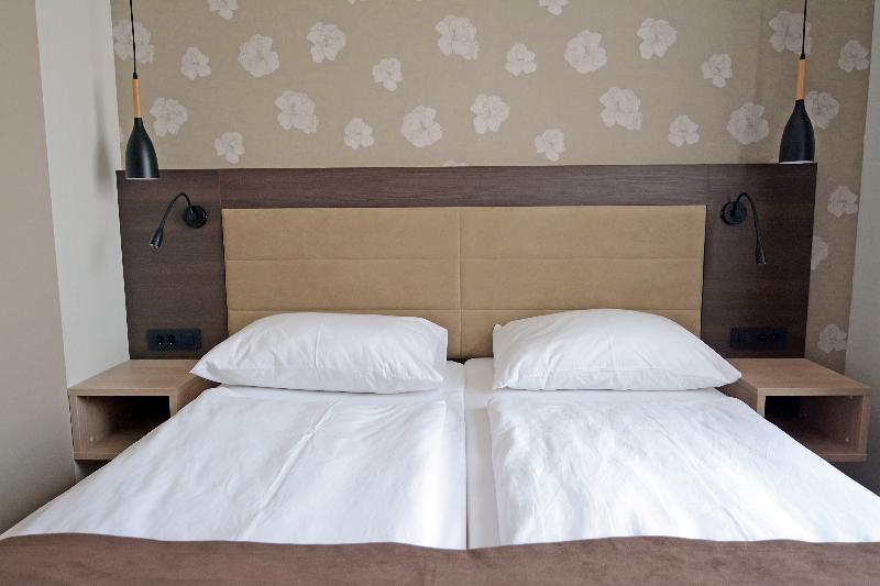 Hotel Gallus Сесвете Екстериор снимка